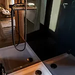 Le Martin Pecheur Luxurious Boat Botel *