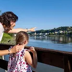 Botel Le Martin Pecheur Luxurious Boat