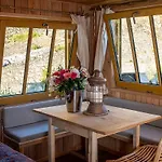 Le Martin Pecheur Luxurious Boat Botel Saumur