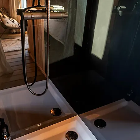 Le Martin Pecheur Luxurious Boat Botel *