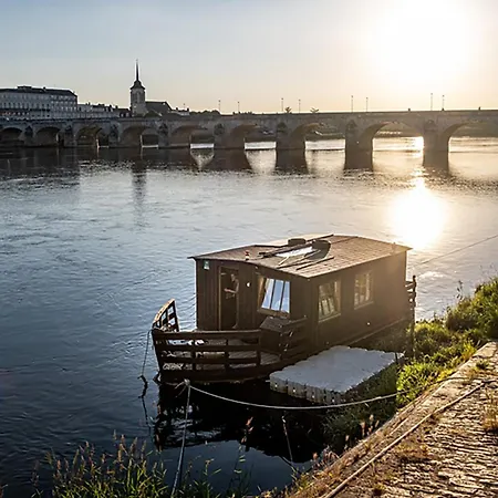 Le Martin Pecheur Luxurious Boat Saumur