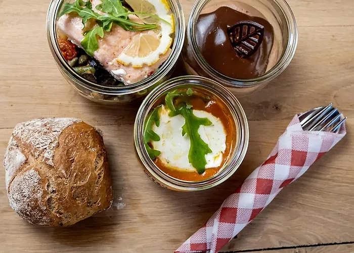 Le Martin Pecheur Luxurious Boat Botel *