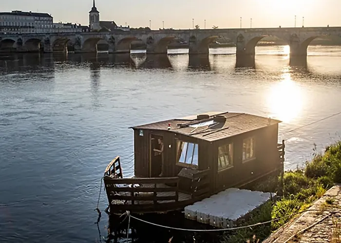Le Martin Pecheur Luxurious Boat Saumur